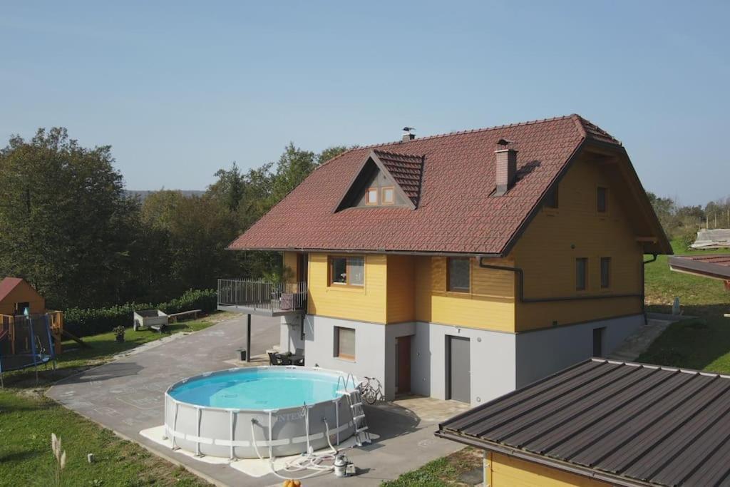 Snoopy House Apartment Zuzemberk