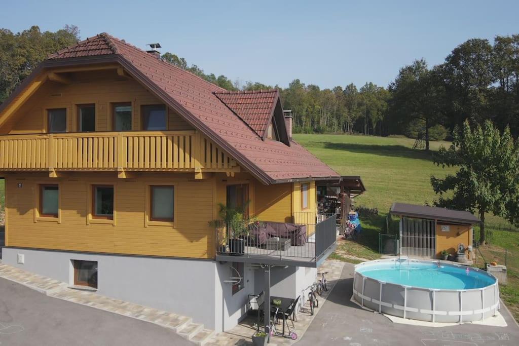 Apartment Snoopy House Zuzemberk